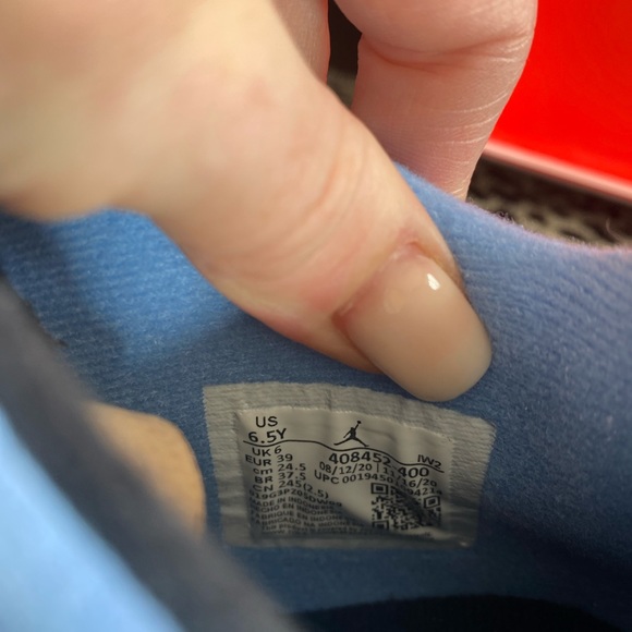 AUTHENTIC
Air Jordan 4 Retro (GS) University Blue/Black 408452-400 Size 6.5Y - Picture 8 of 12